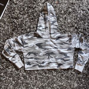 Camo Cropped Hoodie